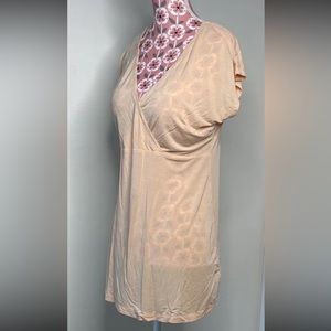 Gap Maternity Peachy Short Sleeve V Neck Top Size Small